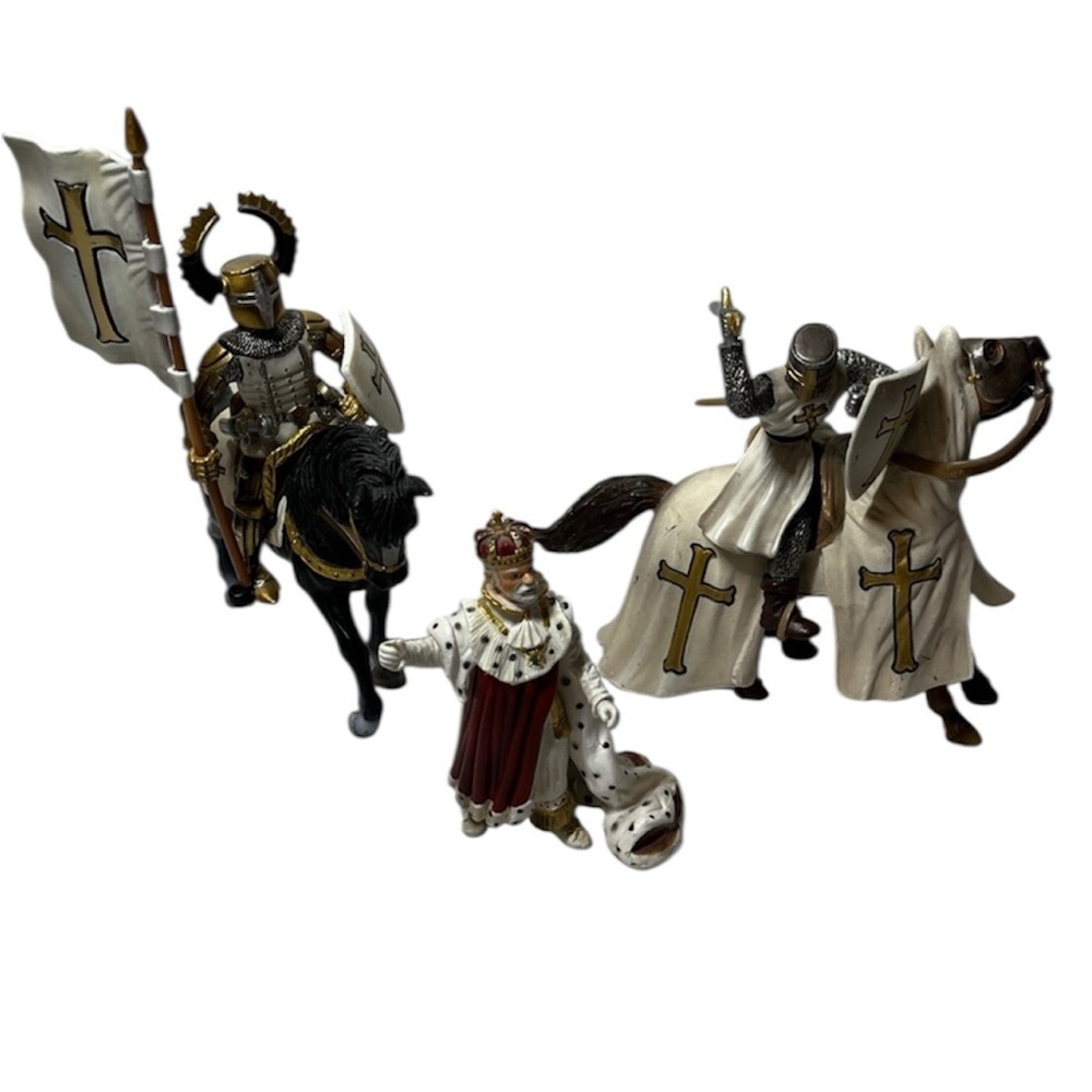 SCHLEICH Medieval Knight Figurines with Shields. VINTAGE 2003